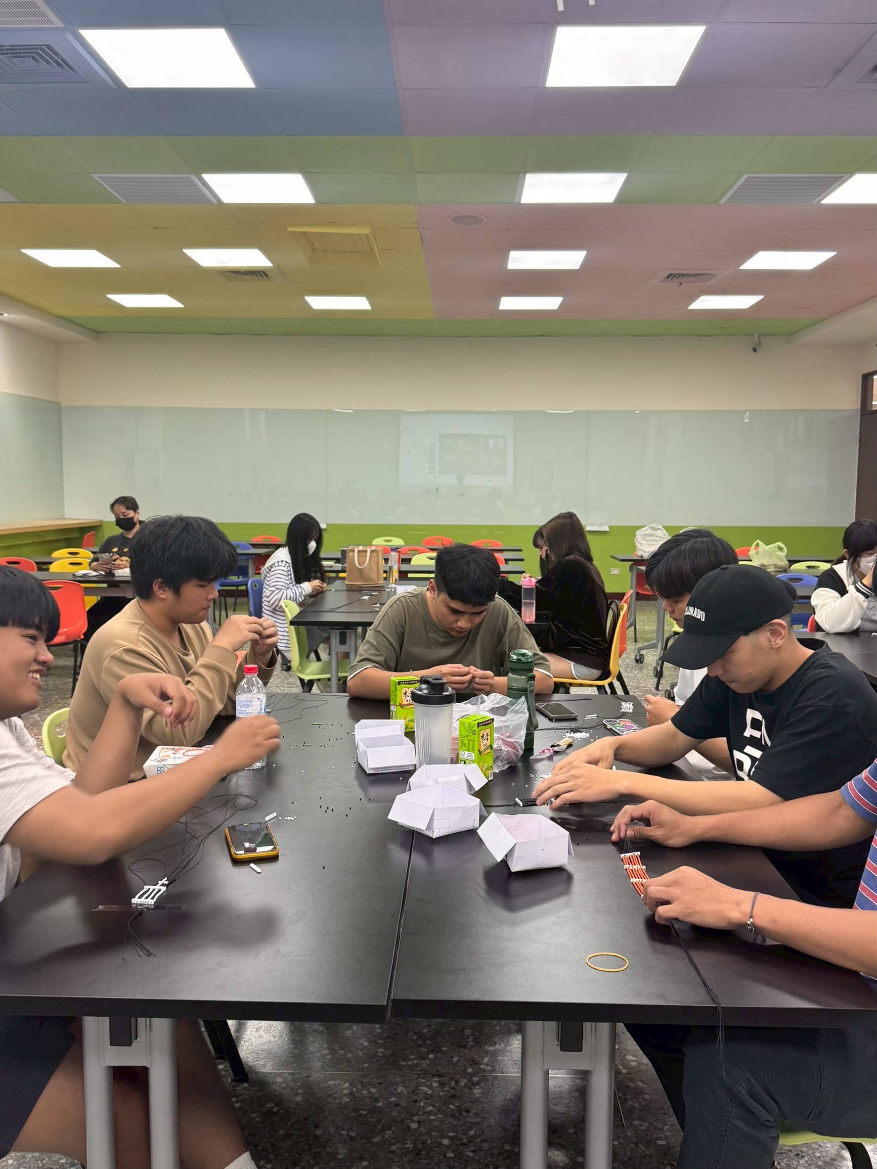 LINE_ALBUM_114430原民週系列活動－《織》布農族頸鍊手作體驗_260423_1